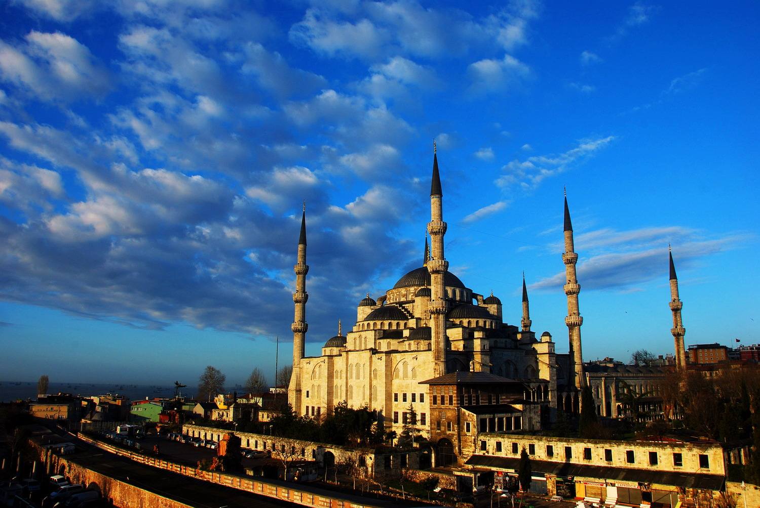 My Blog: 土耳其 DAY 3 (伊斯坦堡、藍廟、聖蘇菲亞大教堂、杜柏奇皇宮、地下宮殿、博斯普魯斯海峽遊)